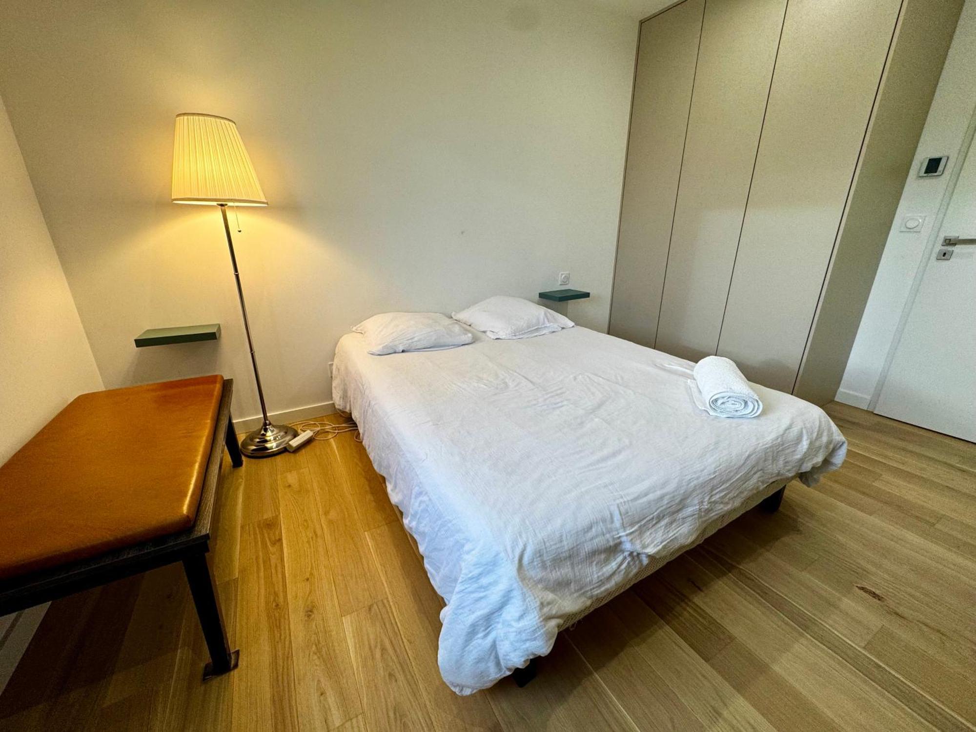Chambre Privee Climatisee Avec Salle De Bains Partagee-Le Sapin Genay (Rhone) Exterior photo